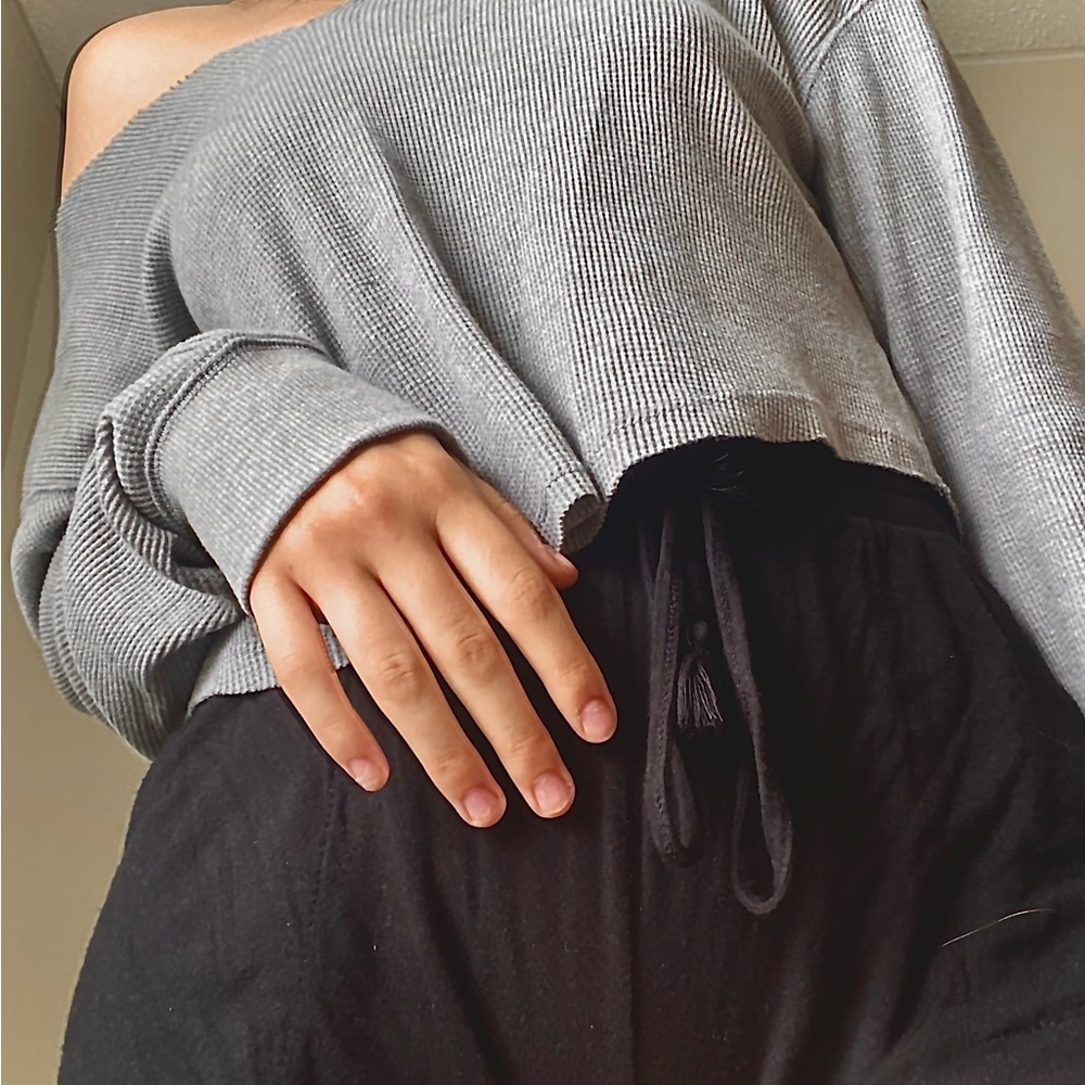 Grey cropped crew neck